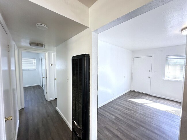 Building Photo - 3408