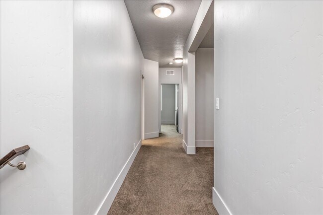 Building Photo - 2758 S Honeycomb Way
