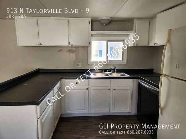 Building Photo - 913 N Taylorville Blvd