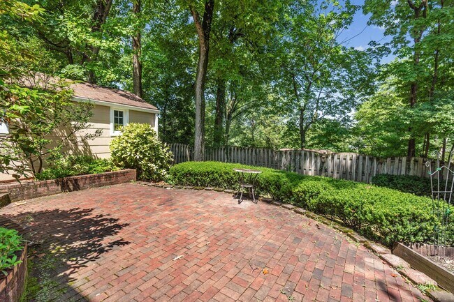 Building Photo - Spacious 4BR Cape Cod in Prime Bethesda Location - AVAILABLE NOW!