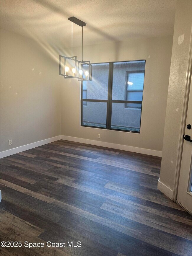 Building Photo - 2823 Glenridge Cir