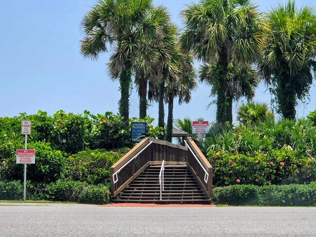Building Photo - 5049 N Hwy A1A