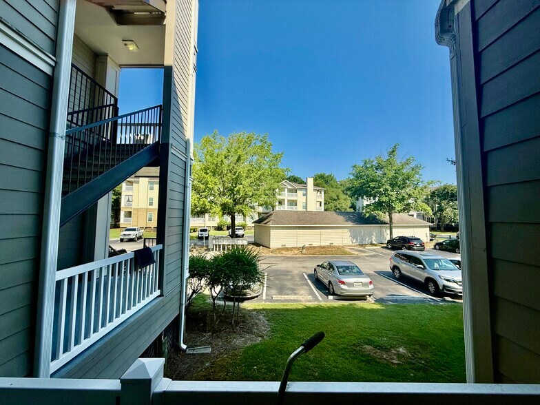 Building Photo - 700 Daniel Ellis Dr