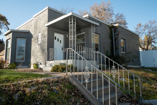 Primary Photo - 603 W 18th St