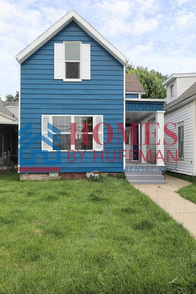 Building Photo - Three Bedroom House | Two Bathrooms | Detached Garage