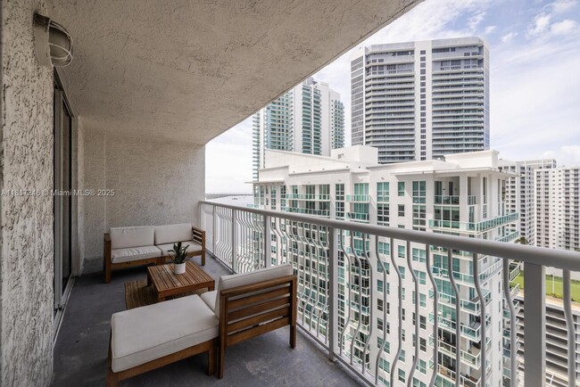 Building Photo - 1200 Brickell Bay Dr