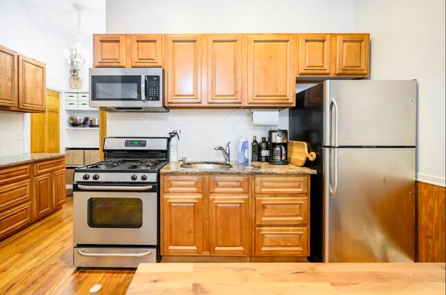 Stainless steel appliances - 134 Coles St
