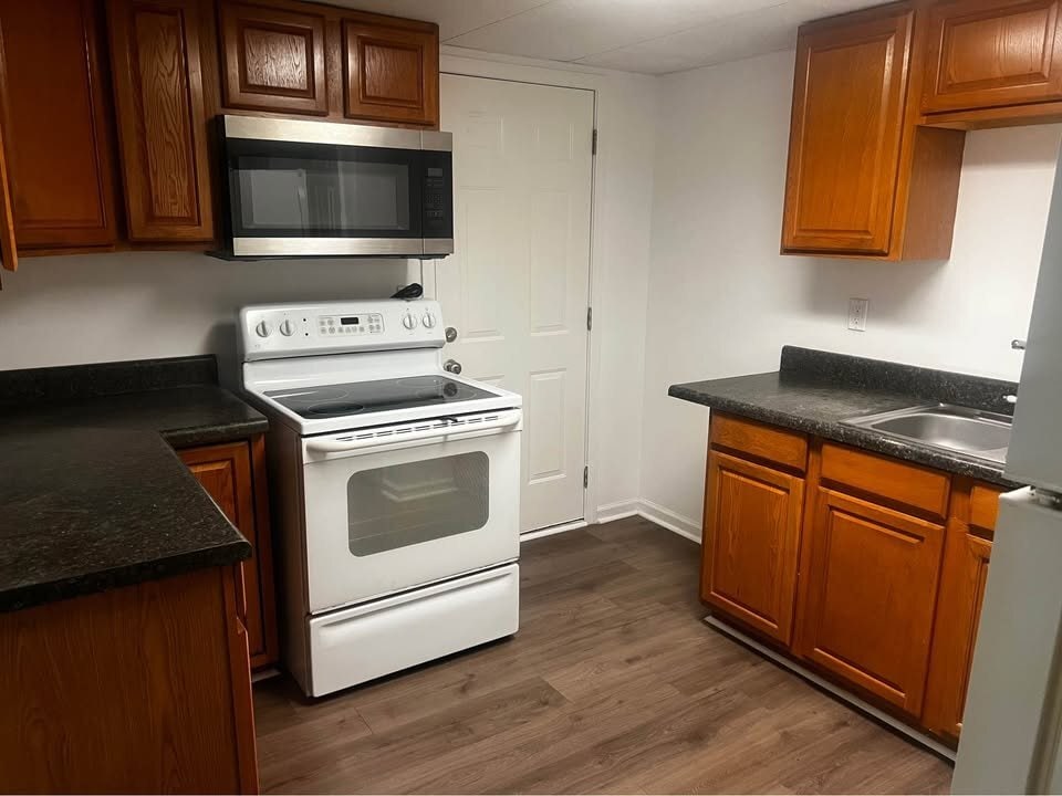 Building Photo - 130 Marbrook Trce
