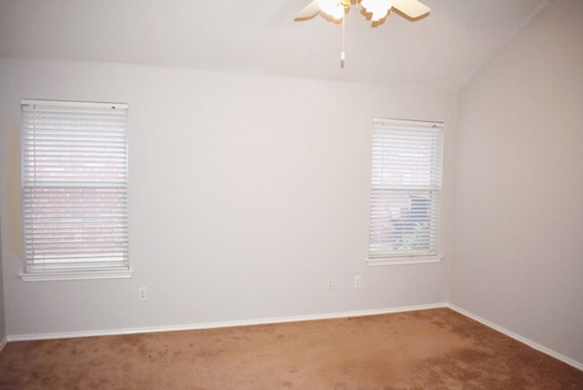 Building Photo - 11901 Gold Creek Dr E