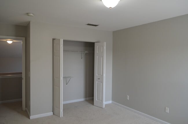 Building Photo - 1401 Peppermint Ln