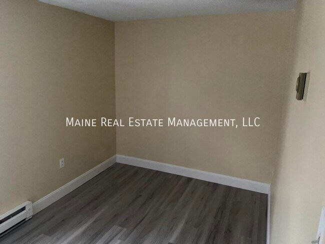 Building Photo - 15 Elm St