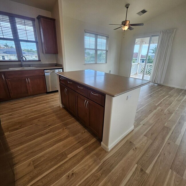 Building Photo - Amazing Home in Moana Estate