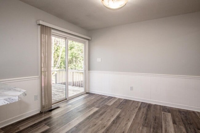 Building Photo - 2089 Rock Springs Cir