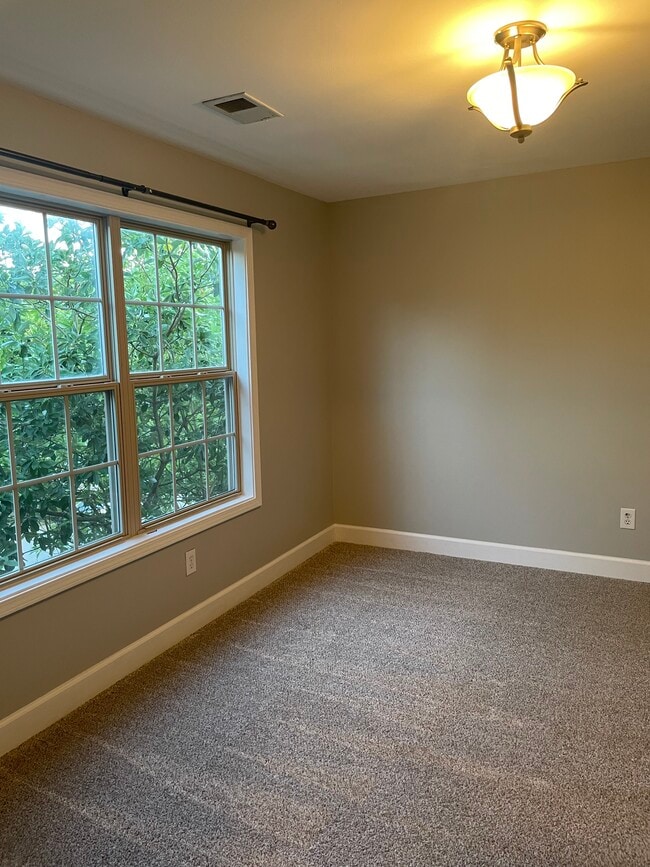 Building Photo - 940 Sunny Slope Trace