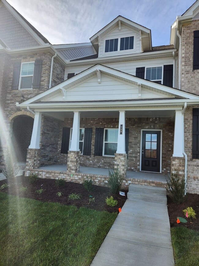 Building Photo - Gorgeous New Construction Home in Lebanon'...