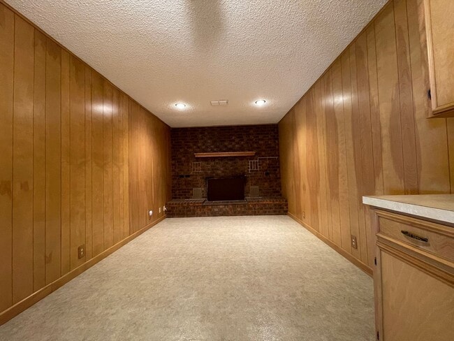 Building Photo - Cozy 3-Bed, 2-Bath Retreat in Serene Neigh...