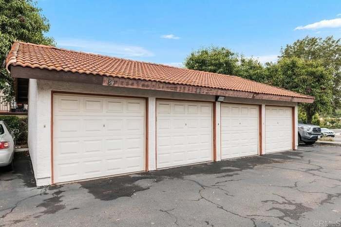 Building Photo - 2812 Chatsworth Way