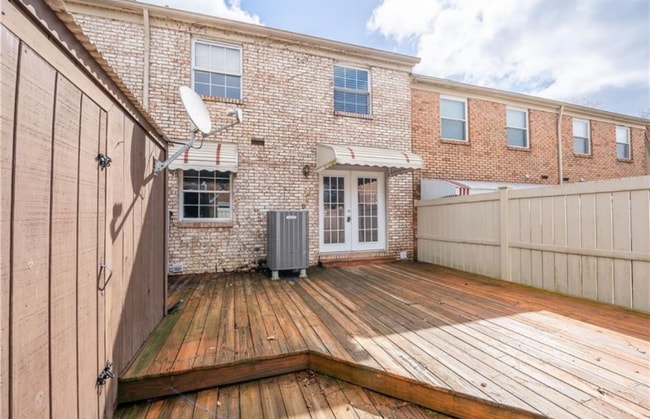 Building Photo - 1408 Long Island Ct