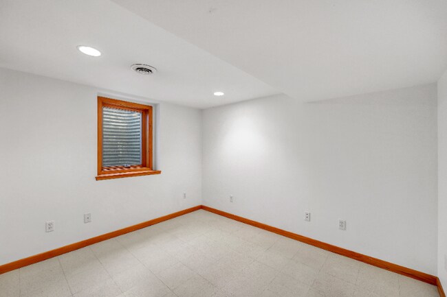 Building Photo - 1543 Buffalo St