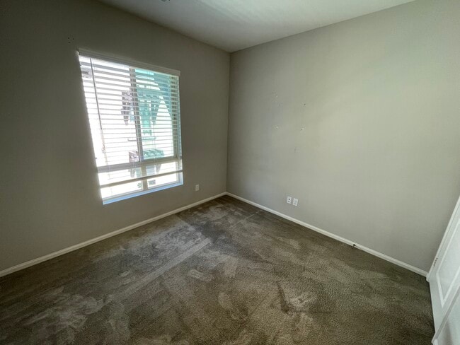 Building Photo - 8850 Olive Ln