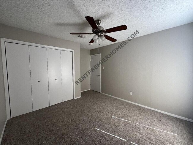 Building Photo - 2917 Raton Dr