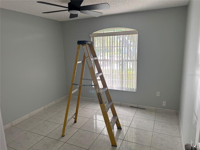 Building Photo - 2409 Hybrid Dr