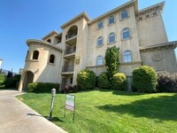 Building Photo - Italian Villages | 3-Bedroom Naples