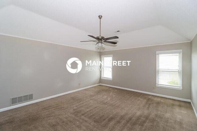 Building Photo - 4 Bedroom Pet-Friendly Home in Cordova, TN with Main Street Renewal