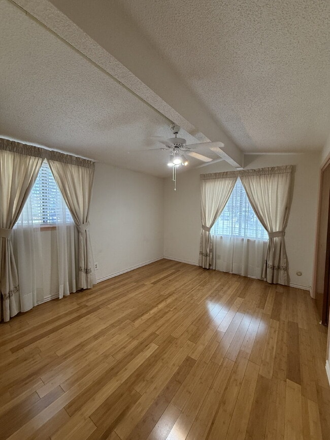 Building Photo - 10449 Chinaberry Dr