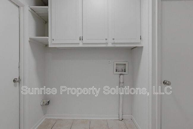 Building Photo - 9301 N Sherwell Dr