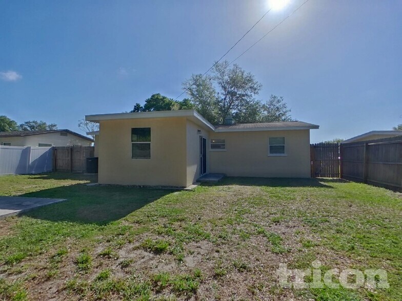 Building Photo - 11158 109th Way N