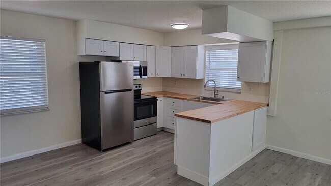 Building Photo - 308 Avanda Ct