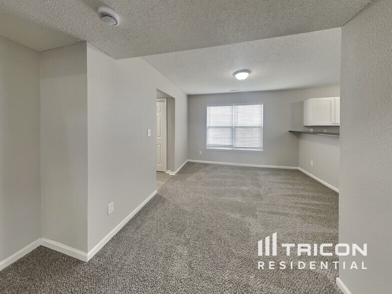 Building Photo - 8033 Lake Tree Cir