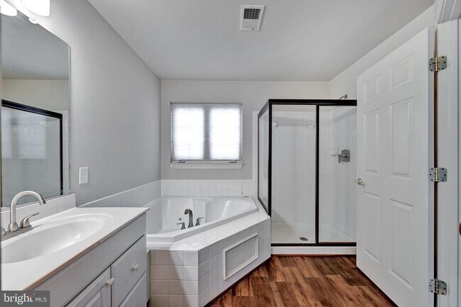 Building Photo - 14203 Plum Run Way