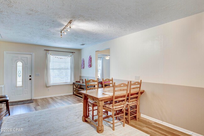 Building Photo - 420 Water Oak Cir