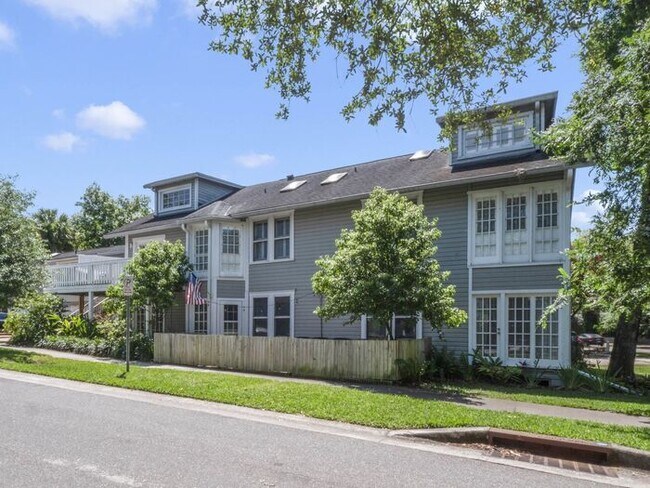 Building Photo - Charming 1/1 condo near Lake Virginia