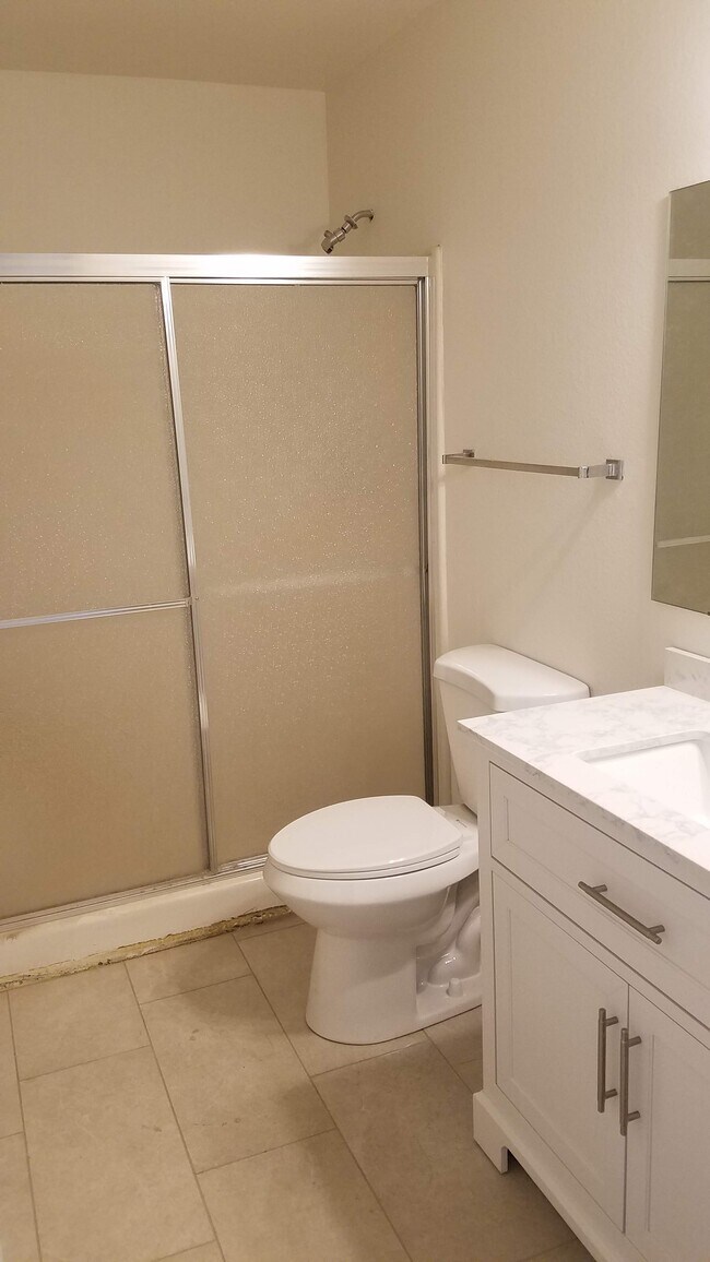 Building Photo - 5602 N 46th Dr