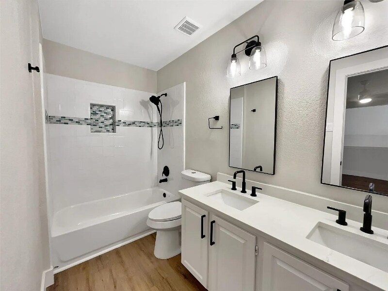 Building Photo - 811 Fawn Valley Dr