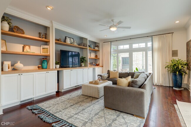 Building Photo - 2663 N Marshfield Ave