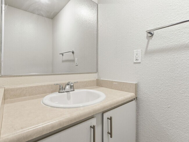 Building Photo - 6005