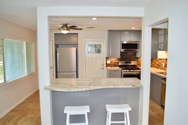 Building Photo - 5410 De Milo Dr