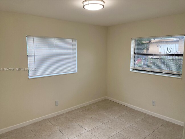 Building Photo - 1450 NW 31st Way