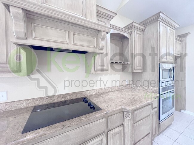 Building Photo - Gorgeous 4b/4.5bath house in McAllen