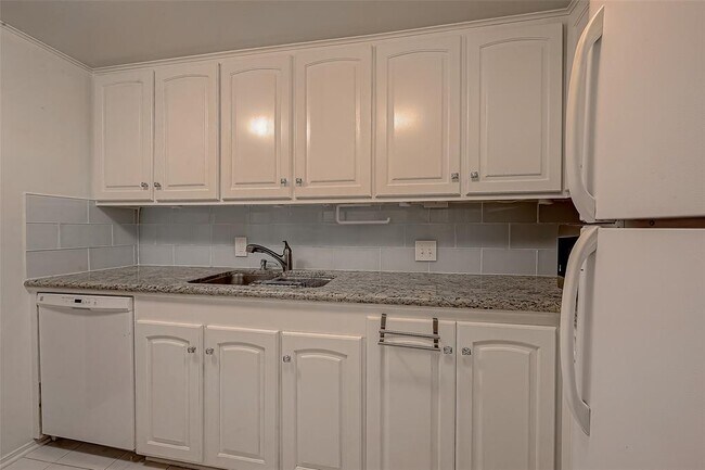 Building Photo - 642 S Ripple Creek Dr