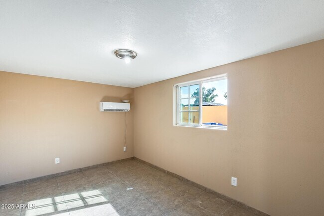 Building Photo - 17633 N 15th Ave