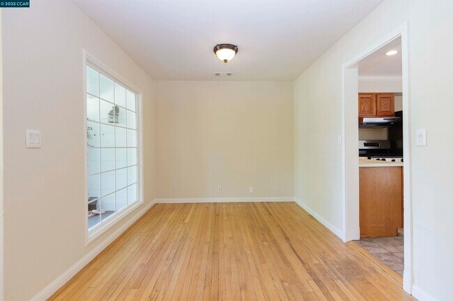 Building Photo - 409 Soule Ave