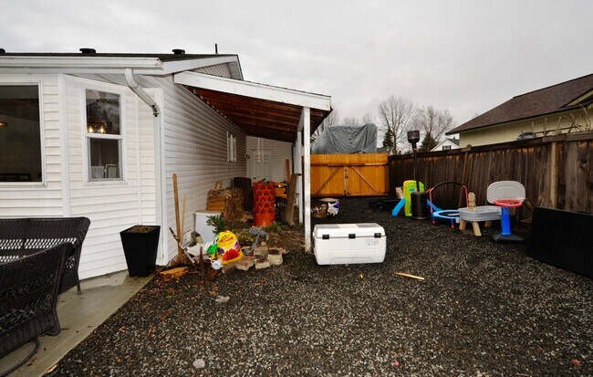 Building Photo - Hayden Rancher with RV parking
