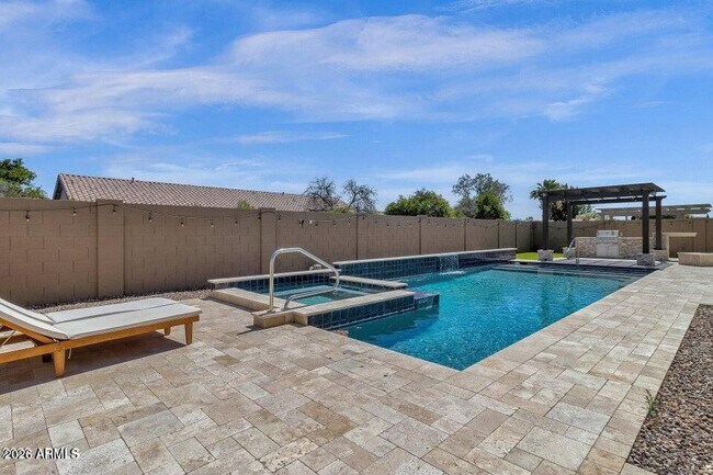 Building Photo - 4449 E Fountain St