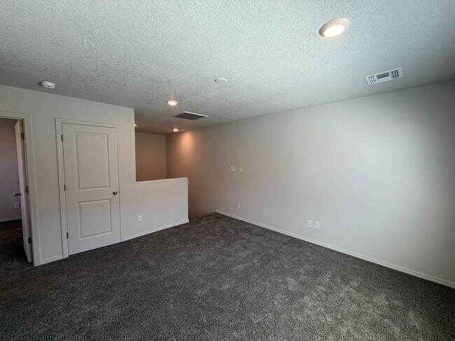 Building Photo - 6118 Chicago Dr SE