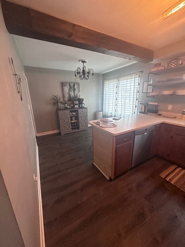 Building Photo - 213 E Douglas St